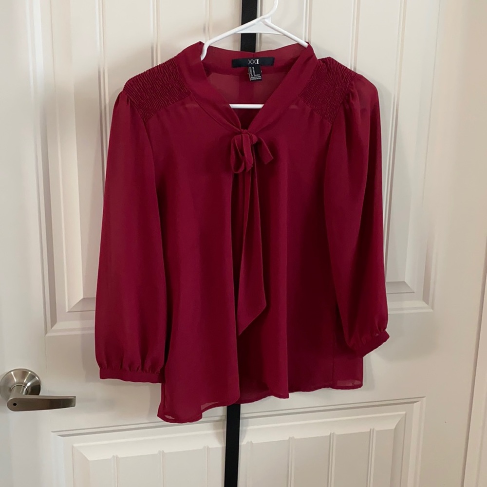 🤯MOVING SALE🤯 sheer XXI blouse with bow tie front